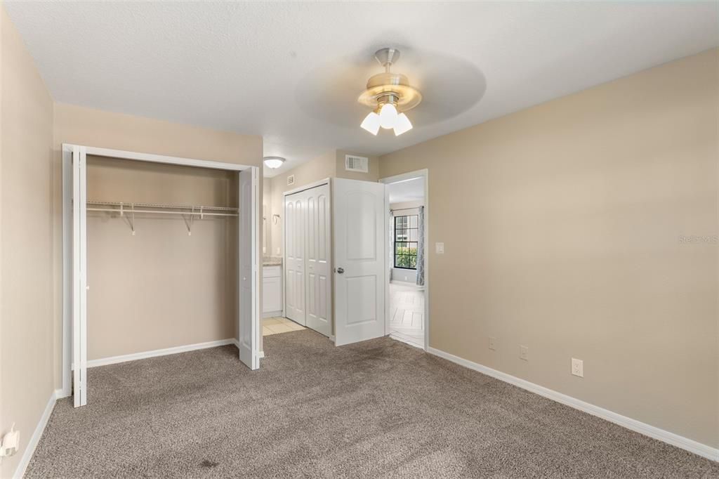 For Sale: $180,000 (2 beds, 2 baths, 928 Square Feet)