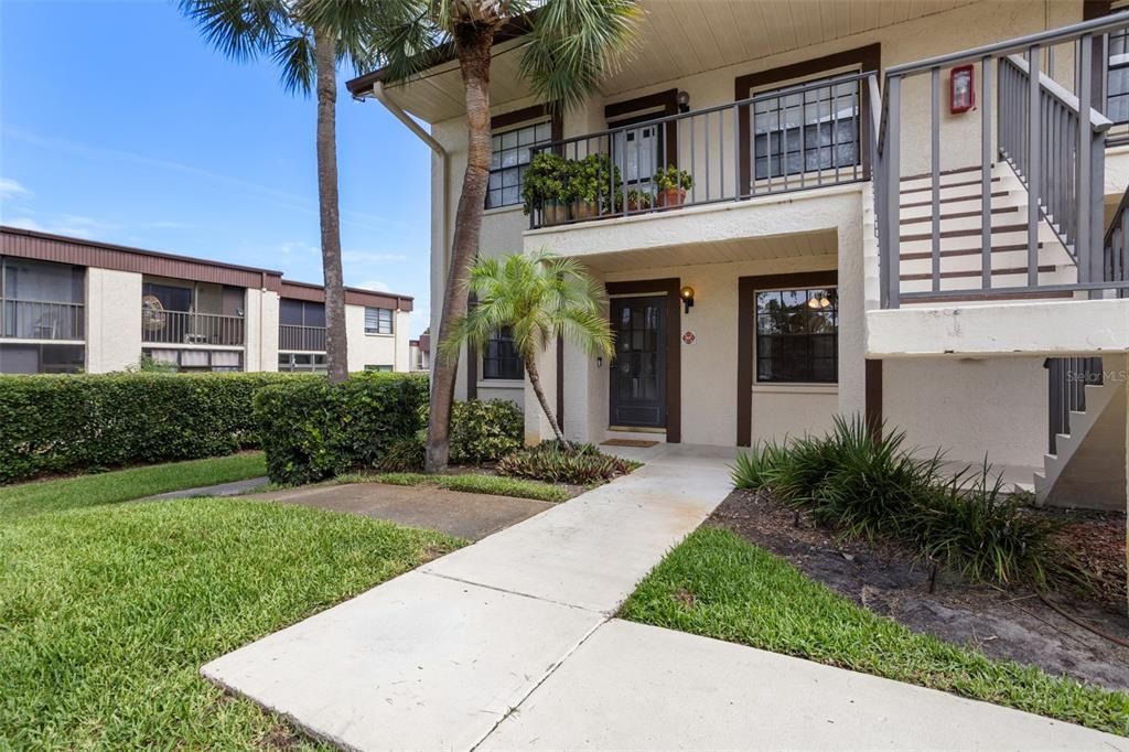 For Sale: $180,000 (2 beds, 2 baths, 928 Square Feet)