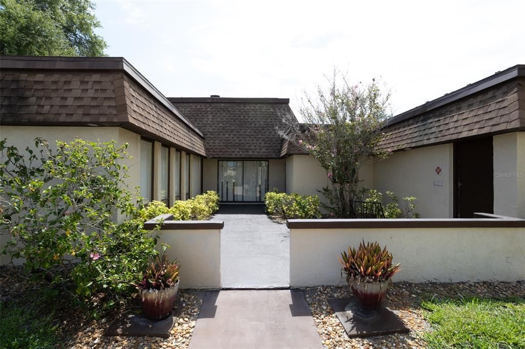 For Sale: $180,000 (2 beds, 2 baths, 928 Square Feet)