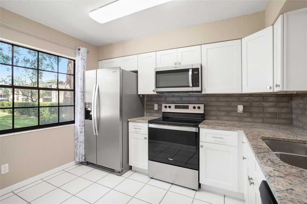 For Sale: $180,000 (2 beds, 2 baths, 928 Square Feet)