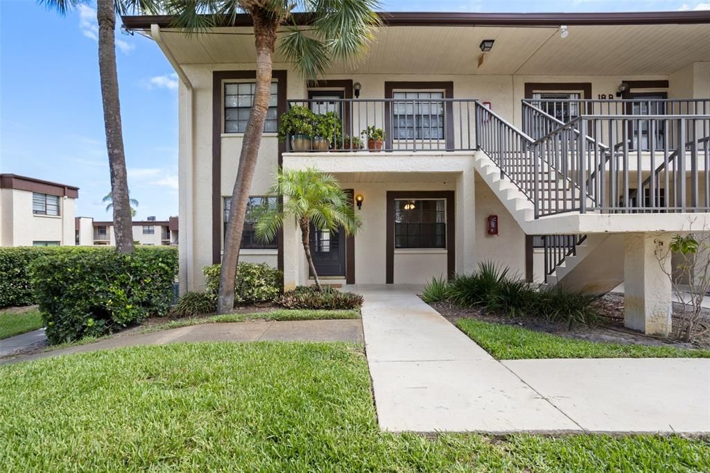 For Sale: $180,000 (2 beds, 2 baths, 928 Square Feet)