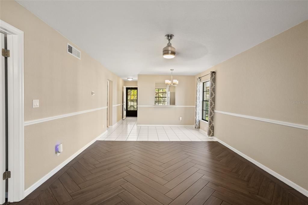 For Sale: $180,000 (2 beds, 2 baths, 928 Square Feet)