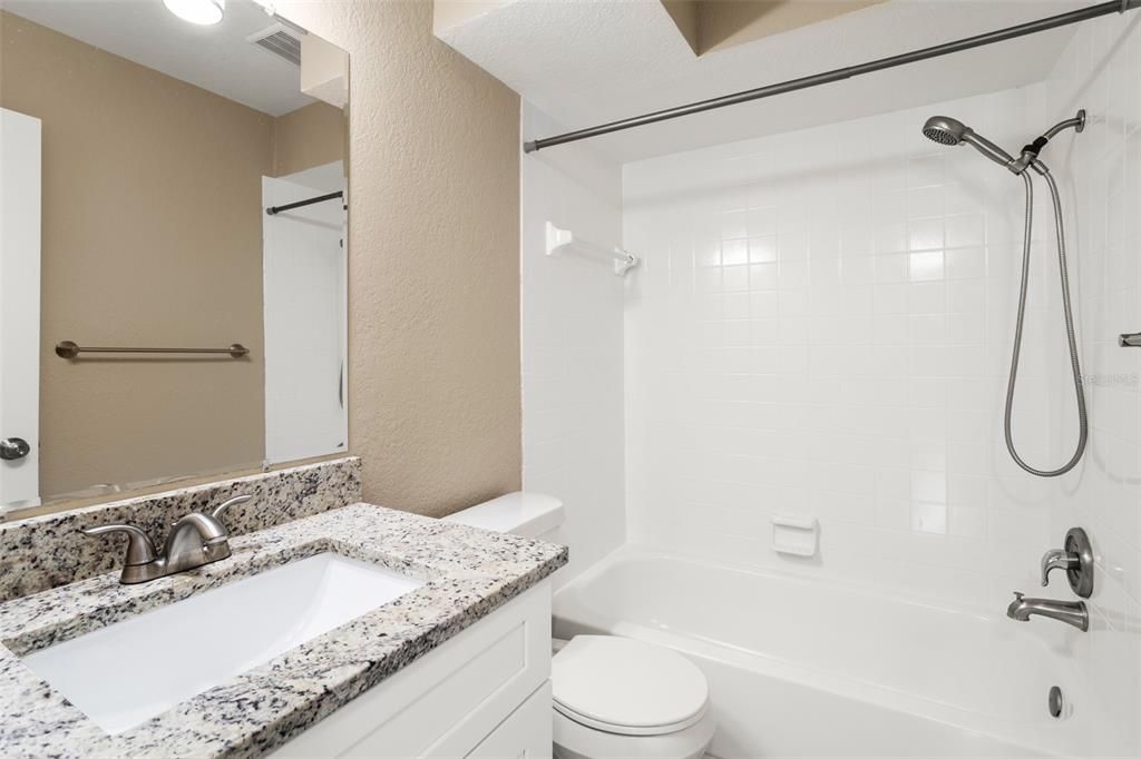 For Sale: $180,000 (2 beds, 2 baths, 928 Square Feet)