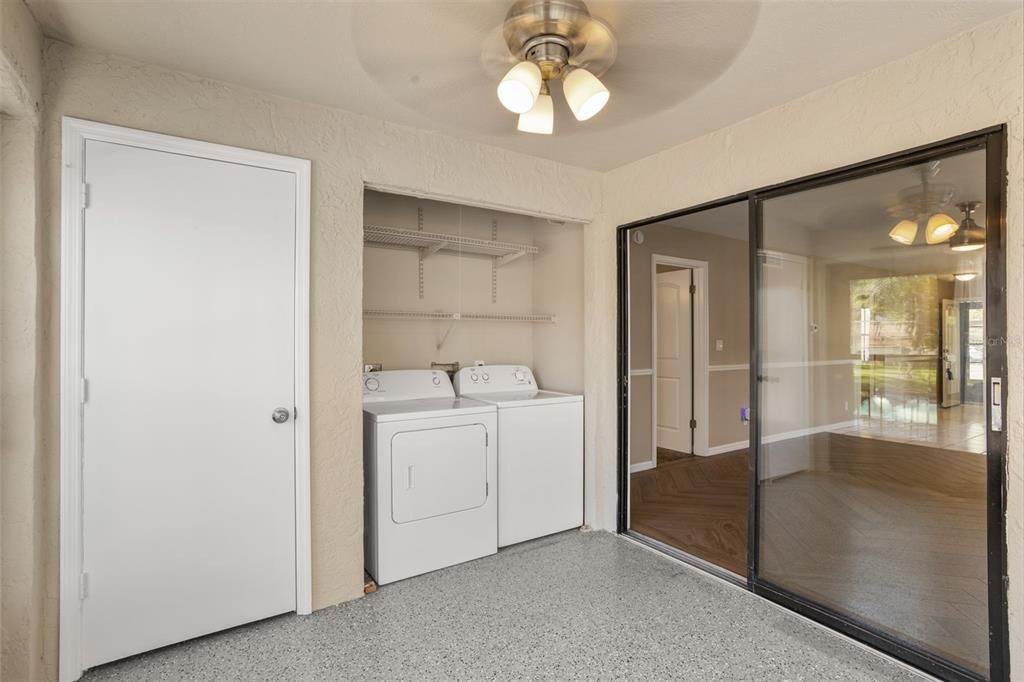 For Sale: $180,000 (2 beds, 2 baths, 928 Square Feet)