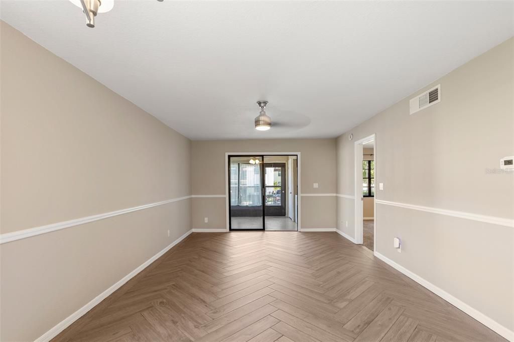 For Sale: $180,000 (2 beds, 2 baths, 928 Square Feet)