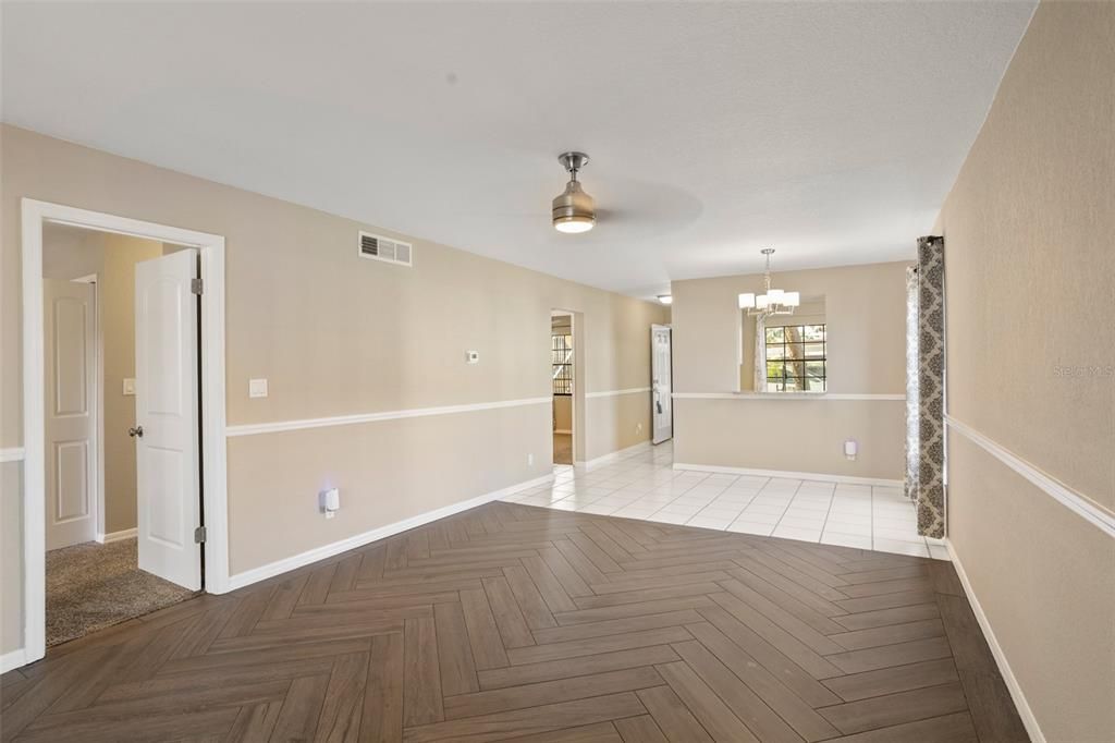 For Sale: $180,000 (2 beds, 2 baths, 928 Square Feet)