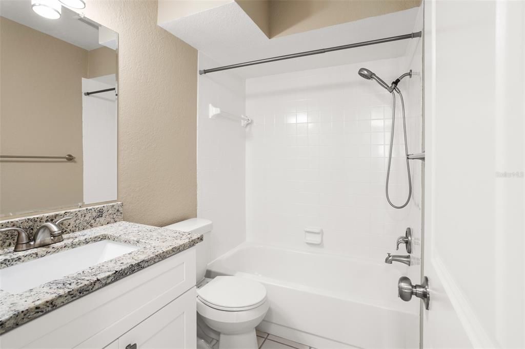 For Sale: $180,000 (2 beds, 2 baths, 928 Square Feet)