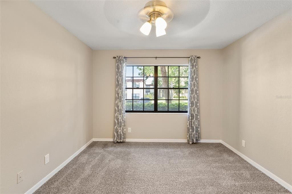 For Sale: $180,000 (2 beds, 2 baths, 928 Square Feet)