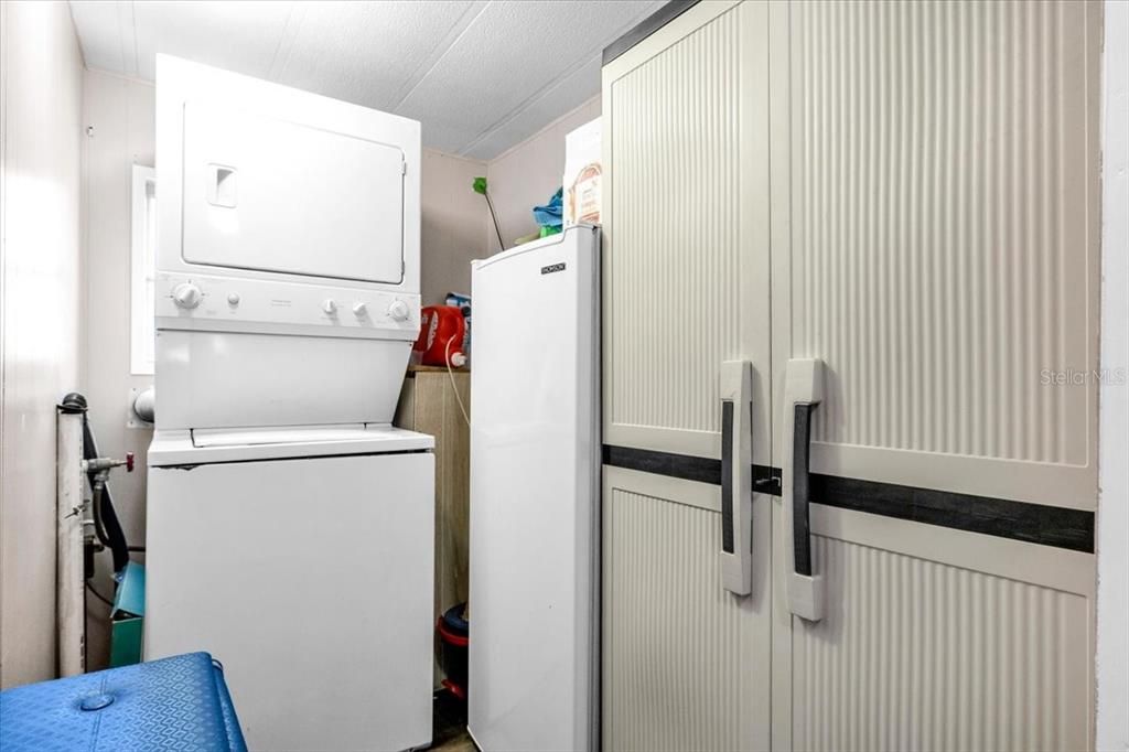 For Sale: $179,000 (2 beds, 2 baths, 935 Square Feet)