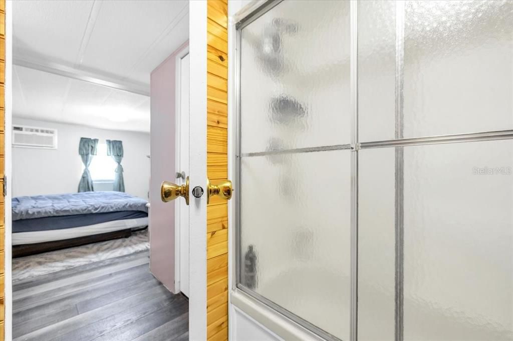 For Sale: $179,000 (2 beds, 2 baths, 935 Square Feet)