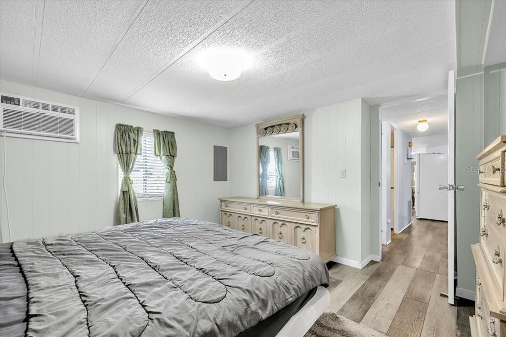 For Sale: $179,000 (2 beds, 2 baths, 935 Square Feet)