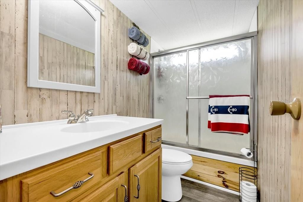 For Sale: $179,000 (2 beds, 2 baths, 935 Square Feet)