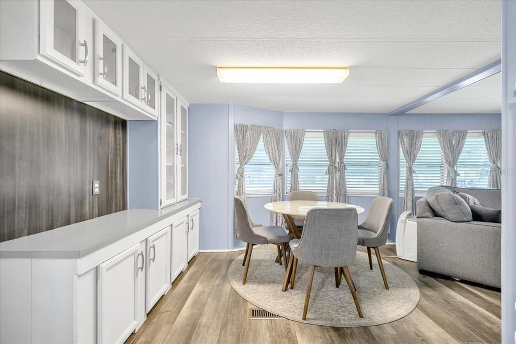 For Sale: $179,000 (2 beds, 2 baths, 935 Square Feet)