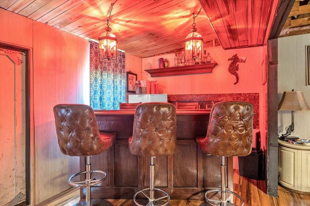 For Sale: $179,000 (2 beds, 2 baths, 935 Square Feet)