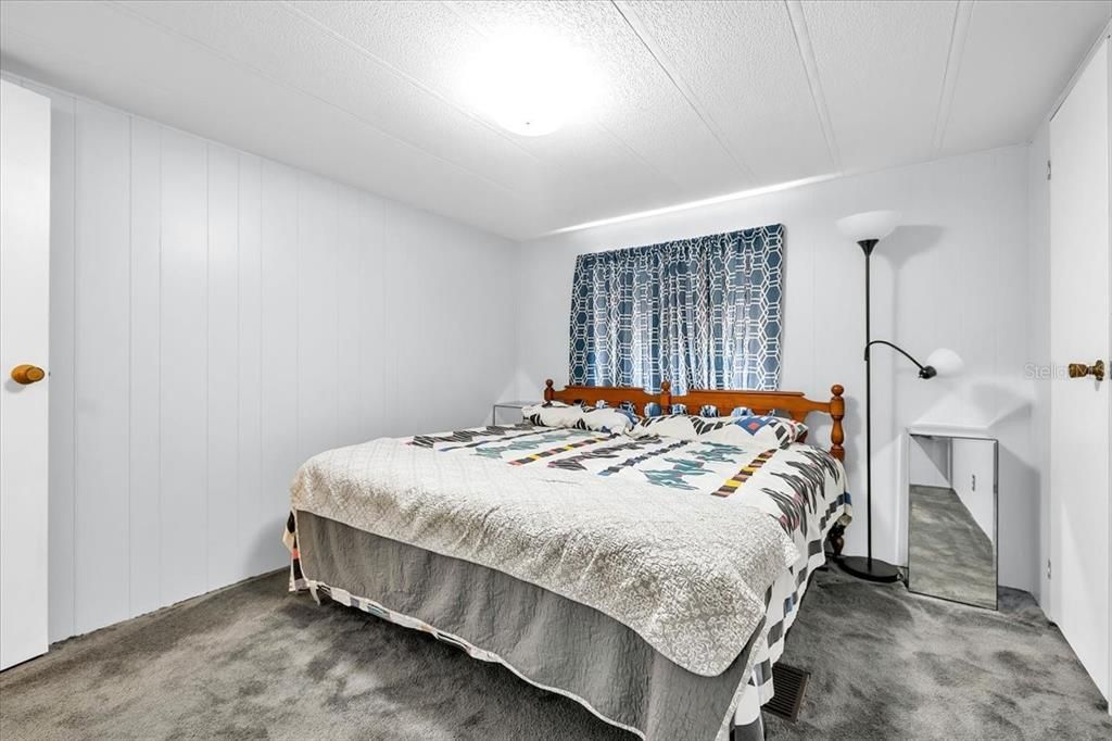 For Sale: $179,000 (2 beds, 2 baths, 935 Square Feet)