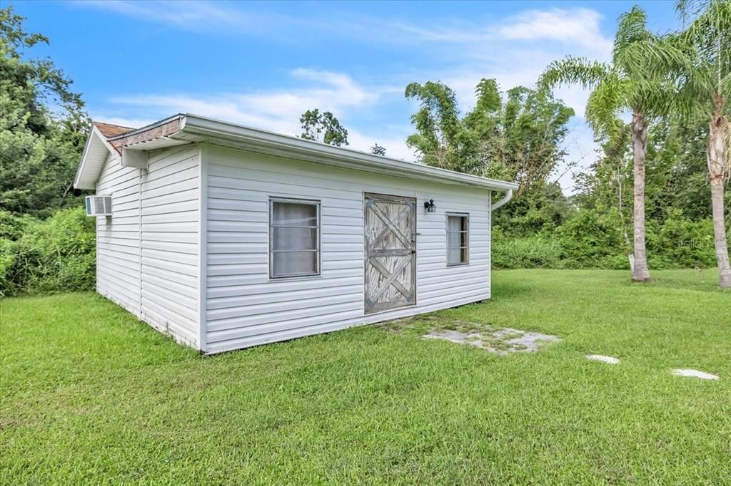 For Sale: $179,000 (2 beds, 2 baths, 935 Square Feet)