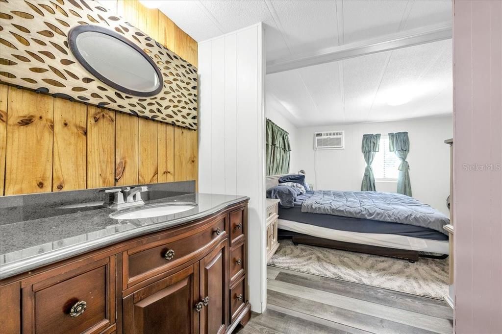 For Sale: $179,000 (2 beds, 2 baths, 935 Square Feet)