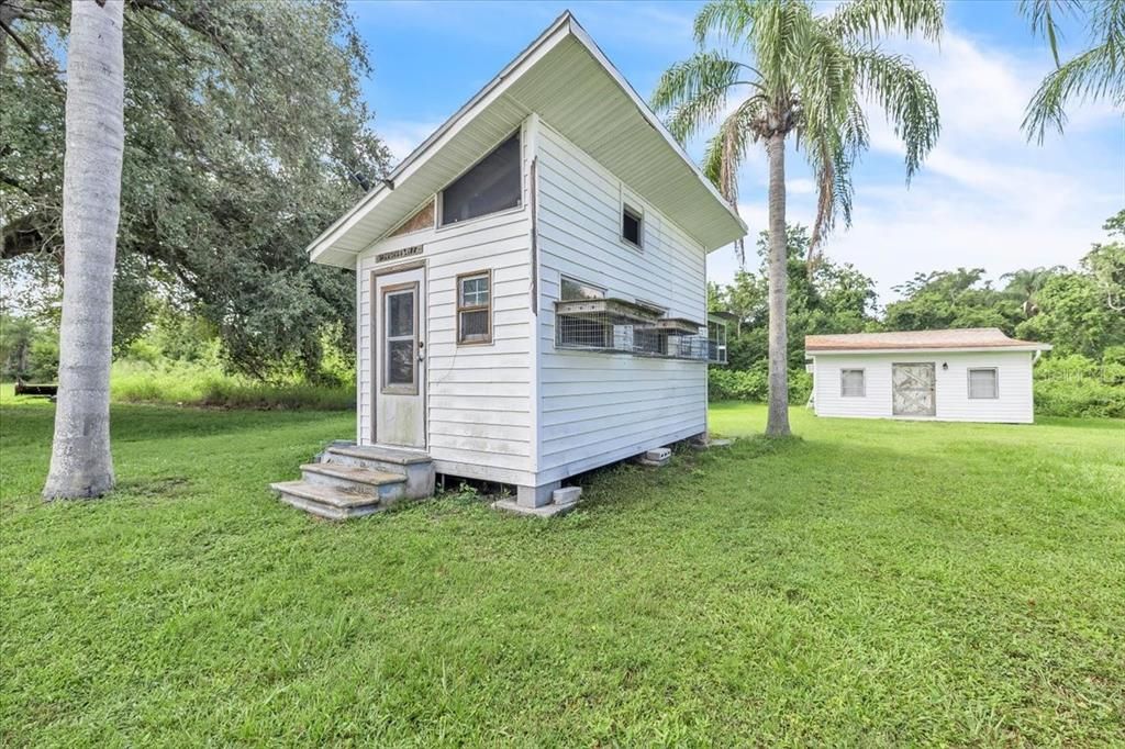 For Sale: $179,000 (2 beds, 2 baths, 935 Square Feet)