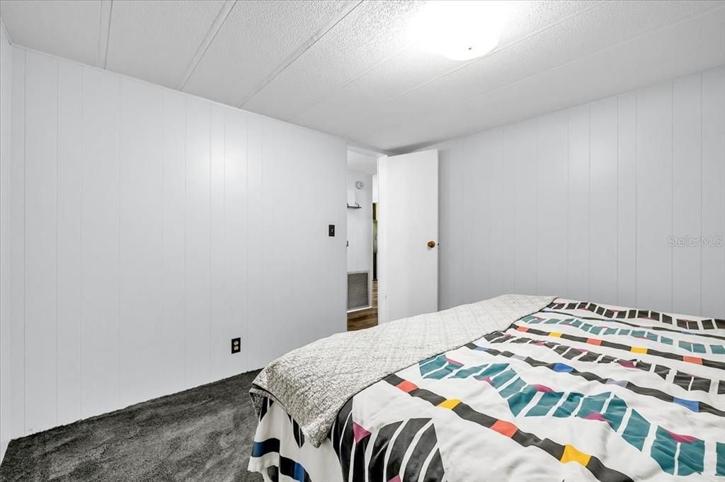 For Sale: $179,000 (2 beds, 2 baths, 935 Square Feet)
