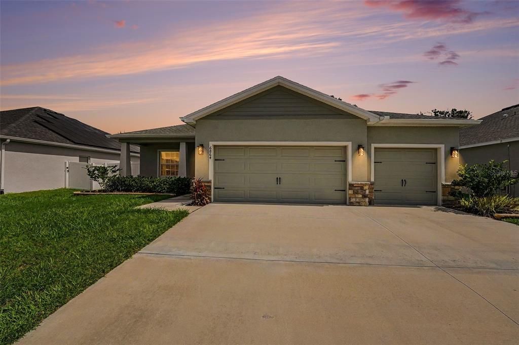 For Sale: $410,000 (4 beds, 2 baths, 2365 Square Feet)