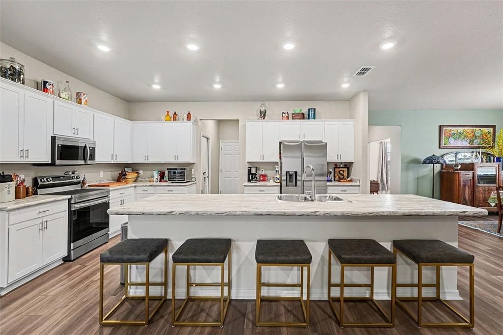For Sale: $410,000 (4 beds, 2 baths, 2365 Square Feet)