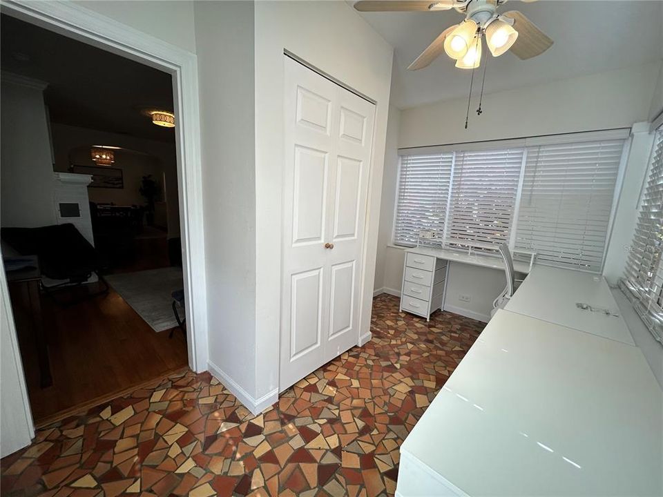 В аренду: $4,850 (2 спален, 2 ванн, 1274 Квадратных фут)