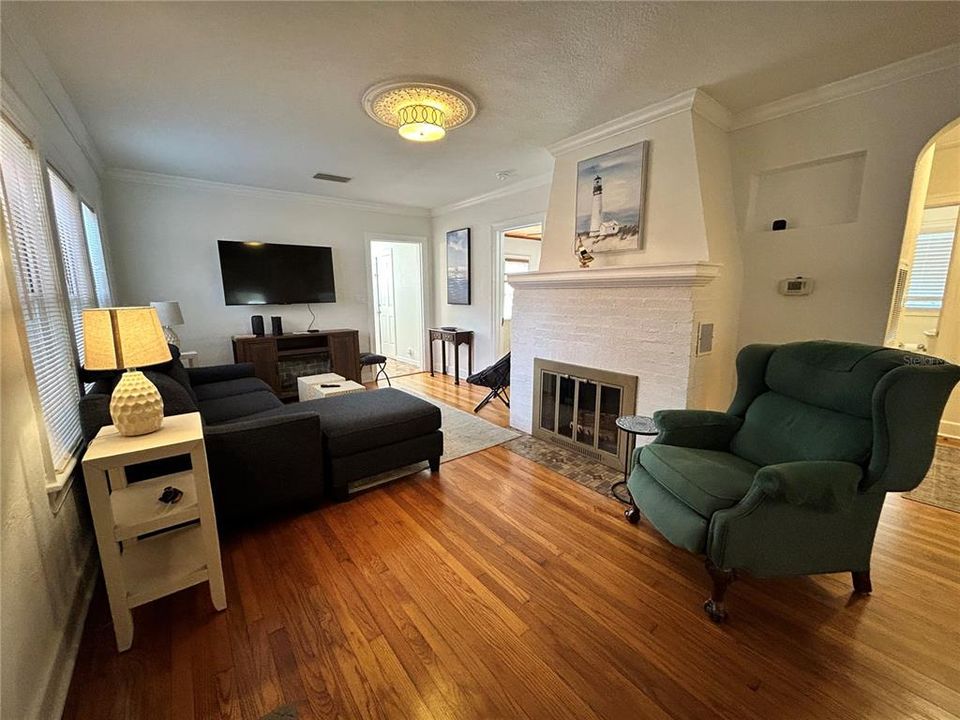 В аренду: $4,850 (2 спален, 2 ванн, 1274 Квадратных фут)