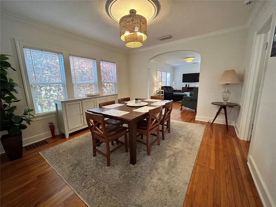 В аренду: $4,850 (2 спален, 2 ванн, 1274 Квадратных фут)