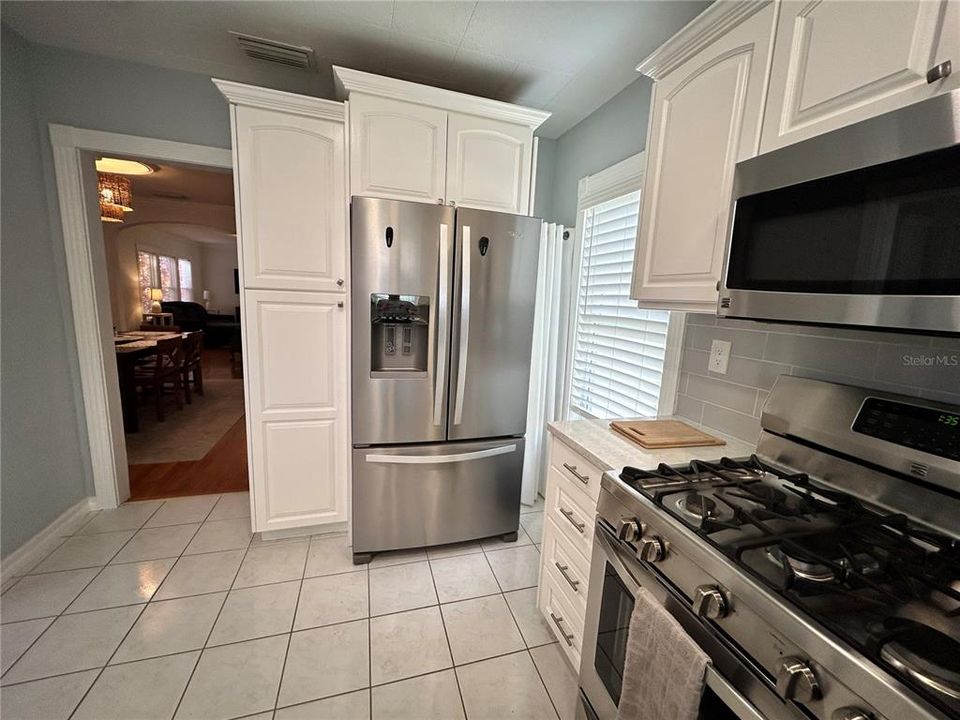 В аренду: $4,850 (2 спален, 2 ванн, 1274 Квадратных фут)