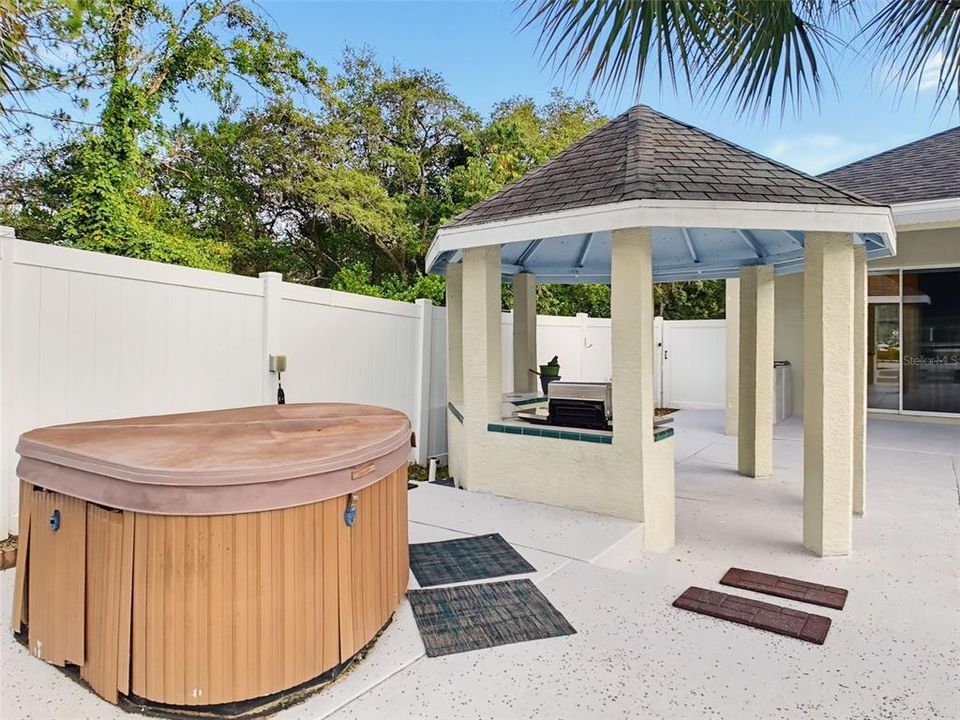 Под контрактом: $499,250 (3 спален, 2 ванн, 2249 Квадратных фут)