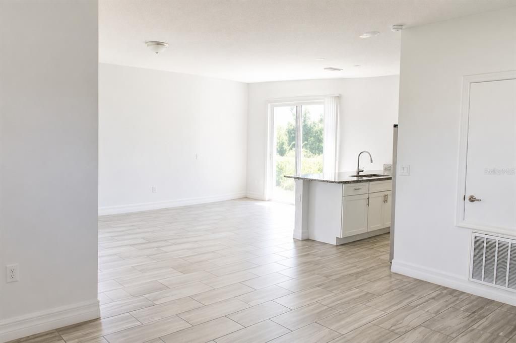 For Rent: $1,875 (3 beds, 2 baths, 1244 Square Feet)