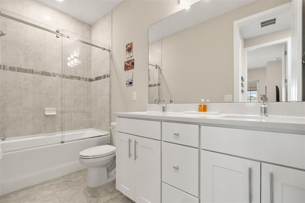 En Venta: $1,099,000 (4 camas, 4 baños, 3562 Pies cuadrados)