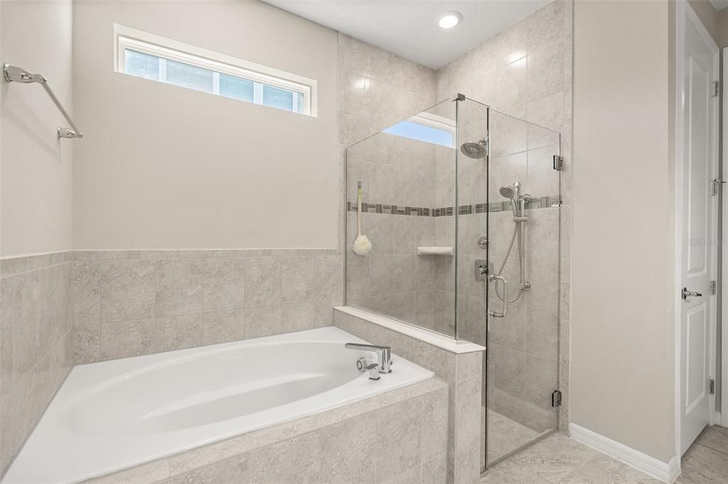 En Venta: $1,099,000 (4 camas, 4 baños, 3562 Pies cuadrados)
