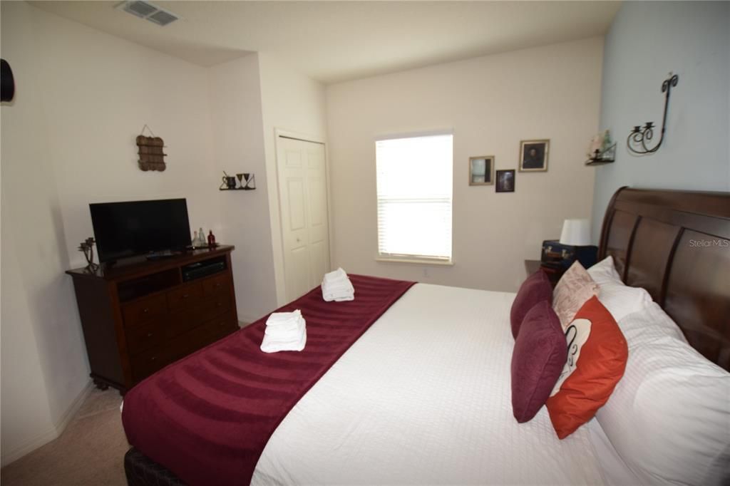 For Rent: $1,800 (3 beds, 2 baths, 1300 Square Feet)