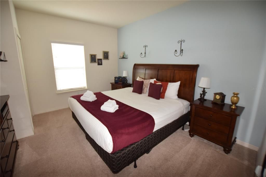 For Rent: $1,800 (3 beds, 2 baths, 1300 Square Feet)