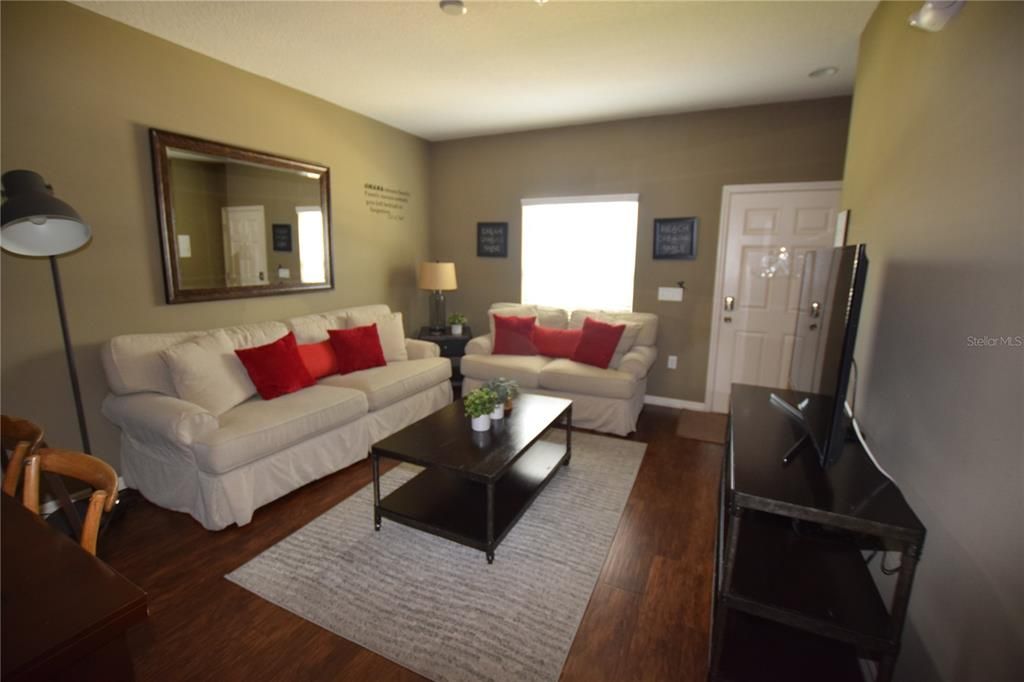 For Rent: $1,800 (3 beds, 2 baths, 1300 Square Feet)