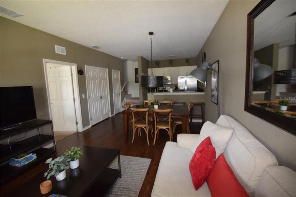 For Rent: $1,800 (3 beds, 2 baths, 1300 Square Feet)