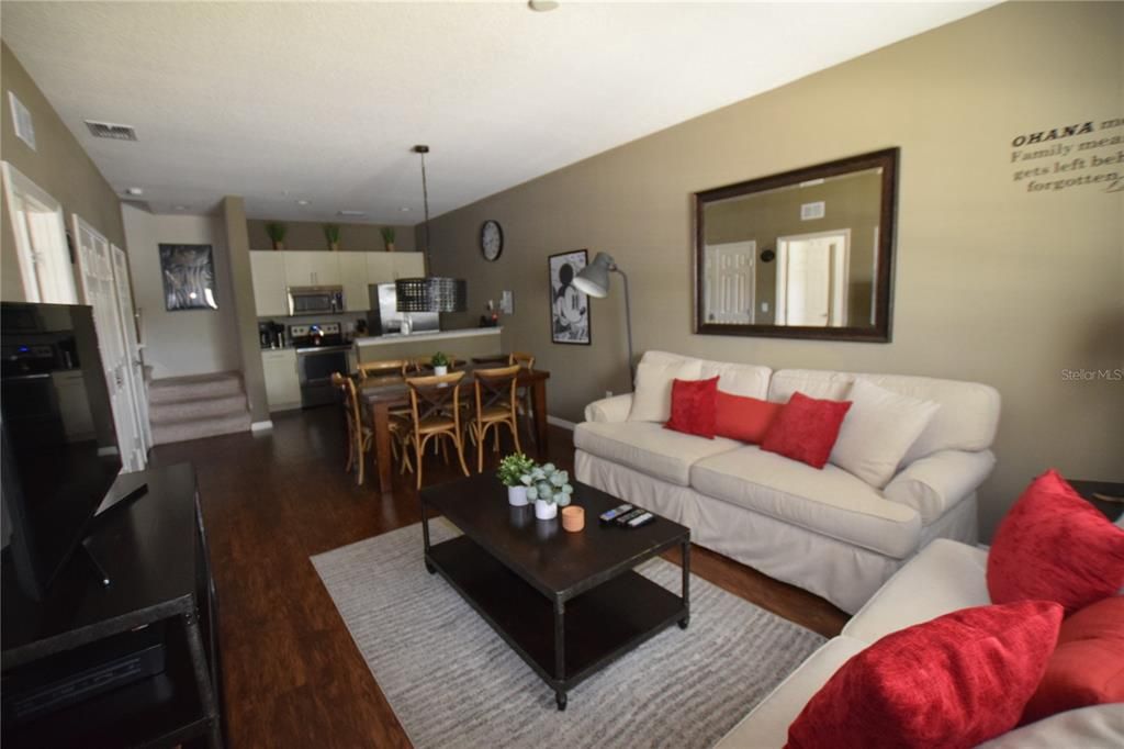 For Rent: $1,800 (3 beds, 2 baths, 1300 Square Feet)