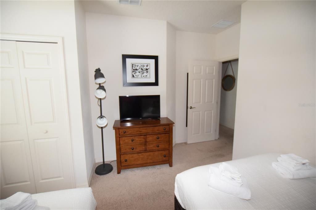 For Rent: $1,800 (3 beds, 2 baths, 1300 Square Feet)