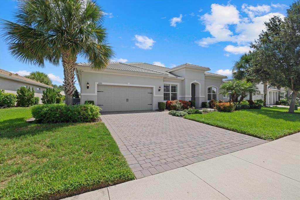 For Sale: $899,900 (4 beds, 2 baths, 3178 Square Feet)