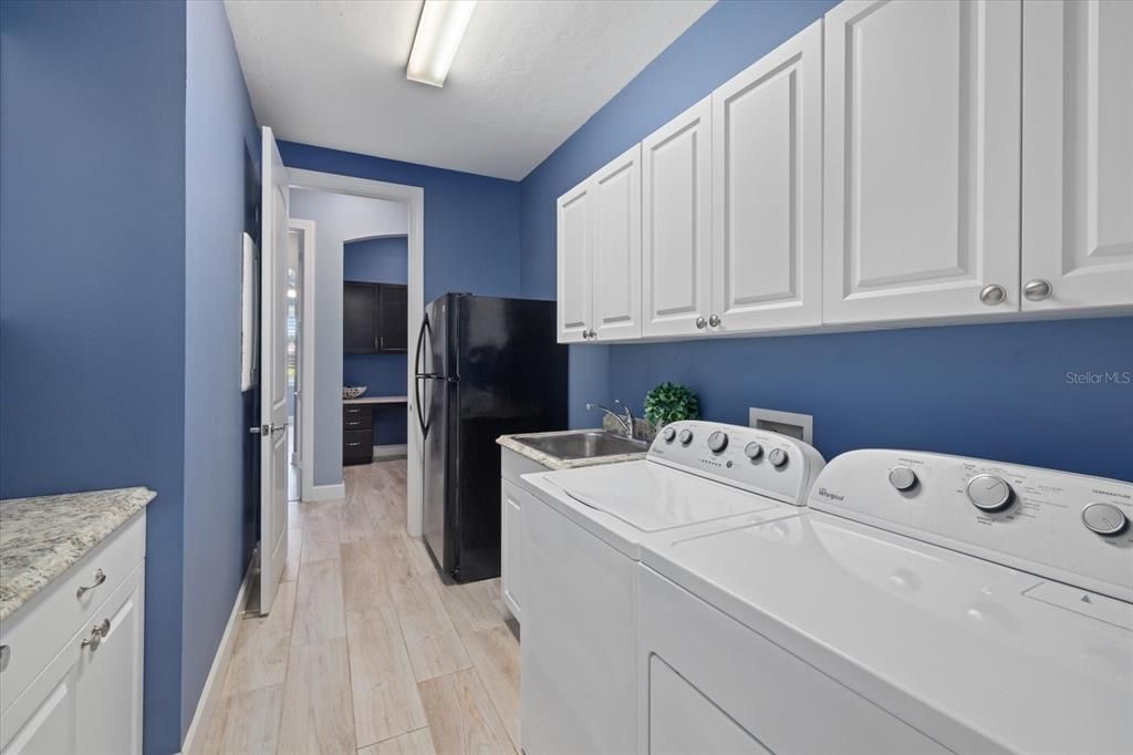 For Sale: $899,900 (4 beds, 2 baths, 3178 Square Feet)