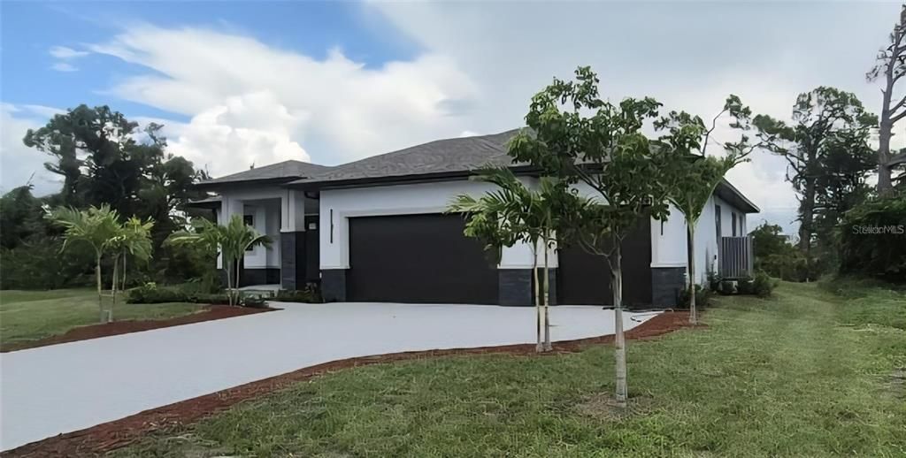 En Renta: $2,950 (3 camas, 2 baños, 2100 Pies cuadrados)