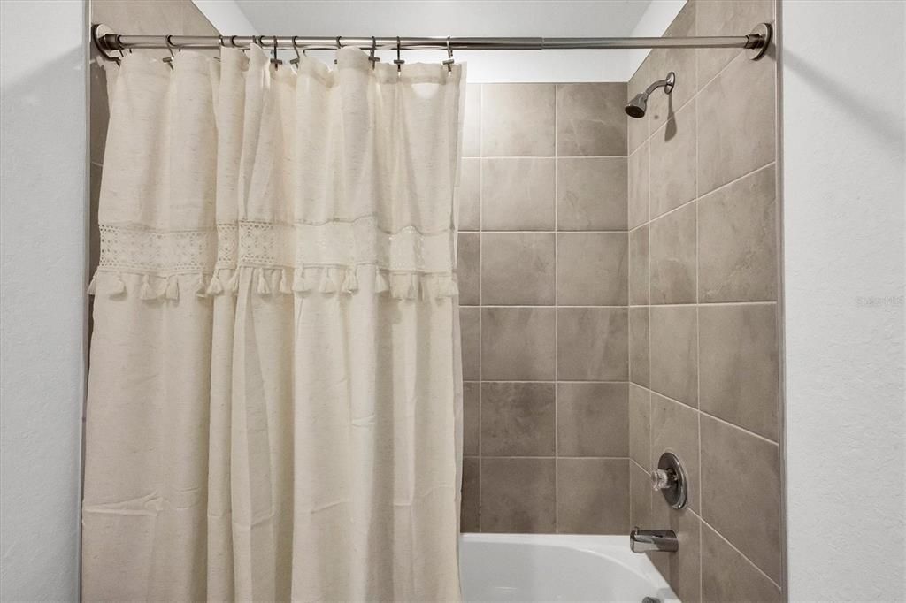 En Venta: $259,000 (3 camas, 2 baños, 1352 Pies cuadrados)
