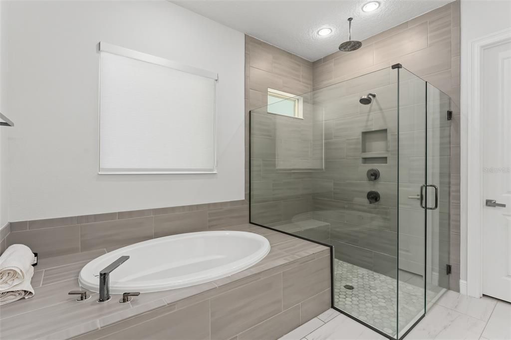 En Venta: $1,450,000 (4 camas, 3 baños, 3086 Pies cuadrados)
