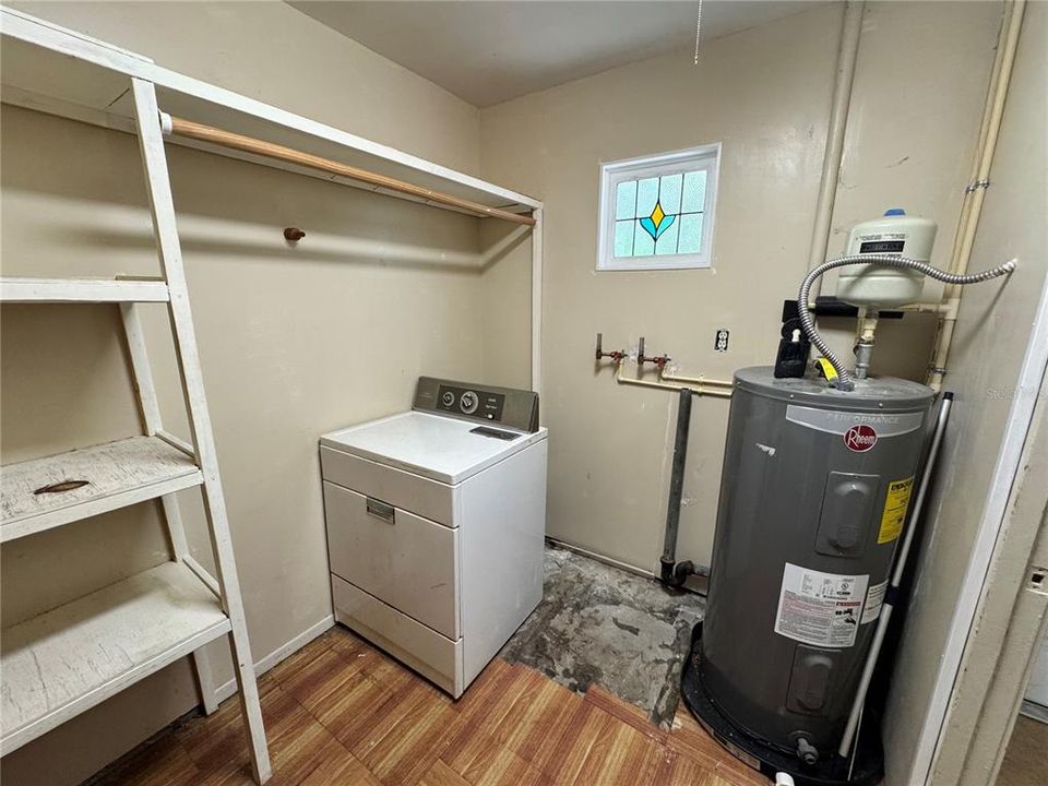 На продажу: $375,000 (3 спален, 1 ванн, 1318 Квадратных фут)