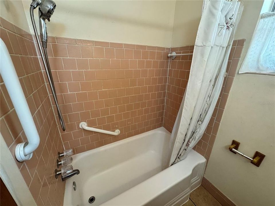 На продажу: $375,000 (3 спален, 1 ванн, 1318 Квадратных фут)