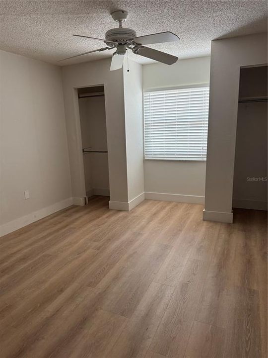 For Sale: $139,900 (1 beds, 1 baths, 714 Square Feet)