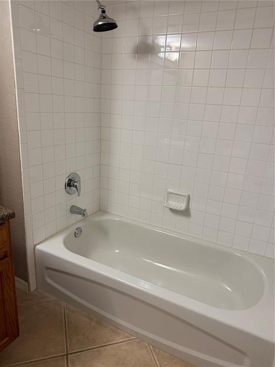 For Sale: $139,900 (1 beds, 1 baths, 714 Square Feet)