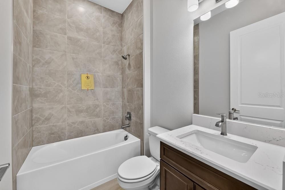 En Venta: $703,224 (3 camas, 3 baños, 2085 Pies cuadrados)