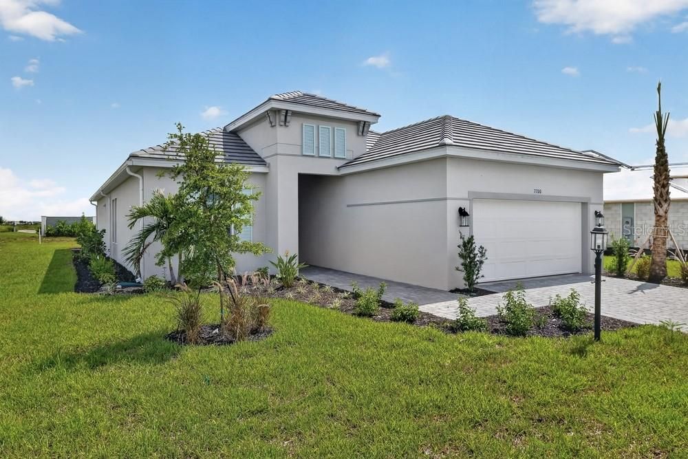 En Venta: $703,224 (3 camas, 3 baños, 2085 Pies cuadrados)